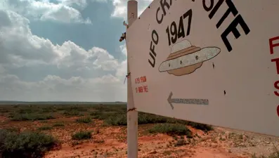 Pentagon’un UFO sırrı ifşa oldu: Gizli silah programlarını gizliyorlarmış