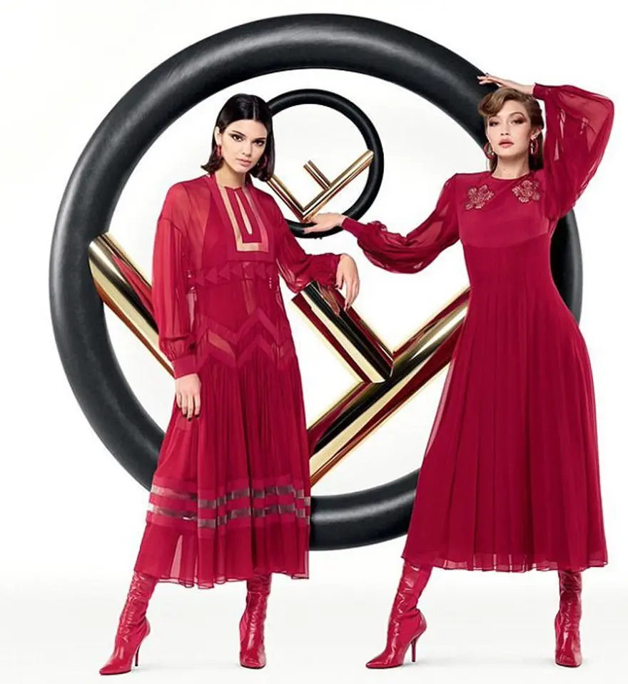 Kendall Jenner ve Gigi Hadid aynı reklam kampanyasında Kendall Jenner ve Gigi Hadid aynı reklam kampanyasında