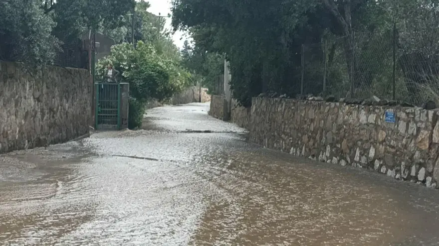 Bodrum'da kuvvetli sağanak: Yollar göle döndü 7 Bodrum'da kuvvetli sağanak: Yollar göle döndü 7