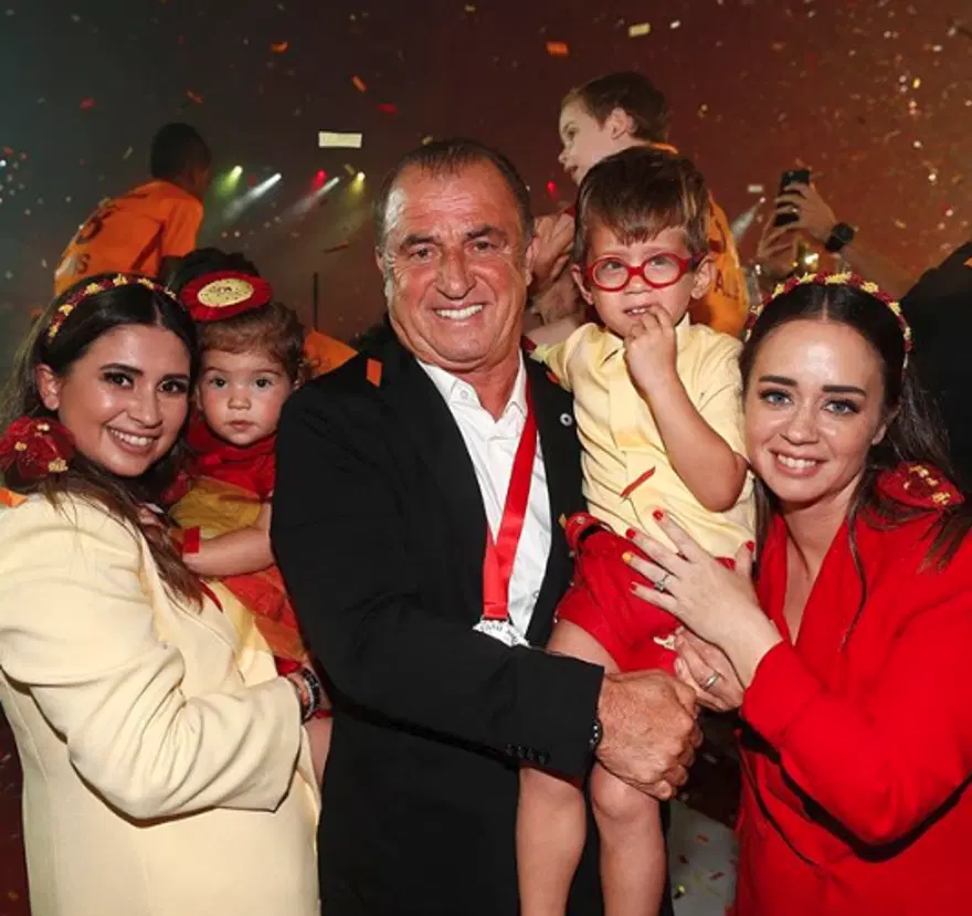 Fatih Terim kutlamaya kızları Buse Terim ve Merve Terim Çetin ile katıldı 1