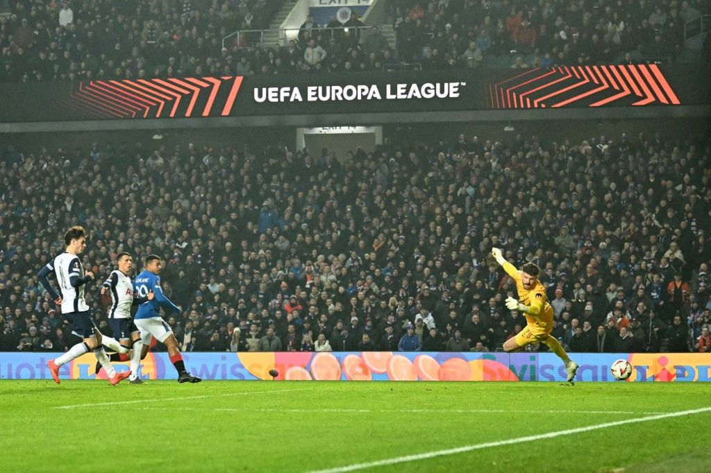 Fenerbahçe'nin rakibi Rangers'ın 126 yıllık Ibrox geleneği: Takım her maçtan önce 2. Elizabeth'e galibiyet sözü veriyor