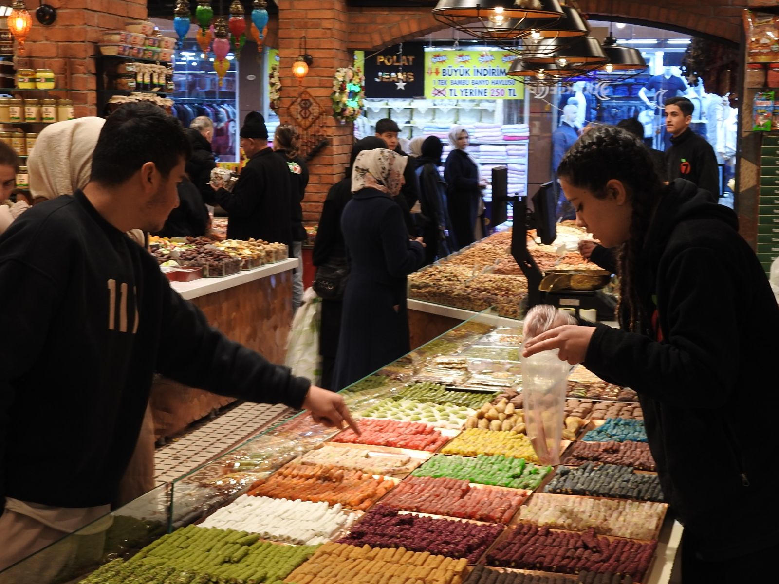 Bayram öncesi tezgahta yerini aldı: Fiyatı 200 TL'den başlıyor, 750-1000 TL'ye kadar çıkıyor