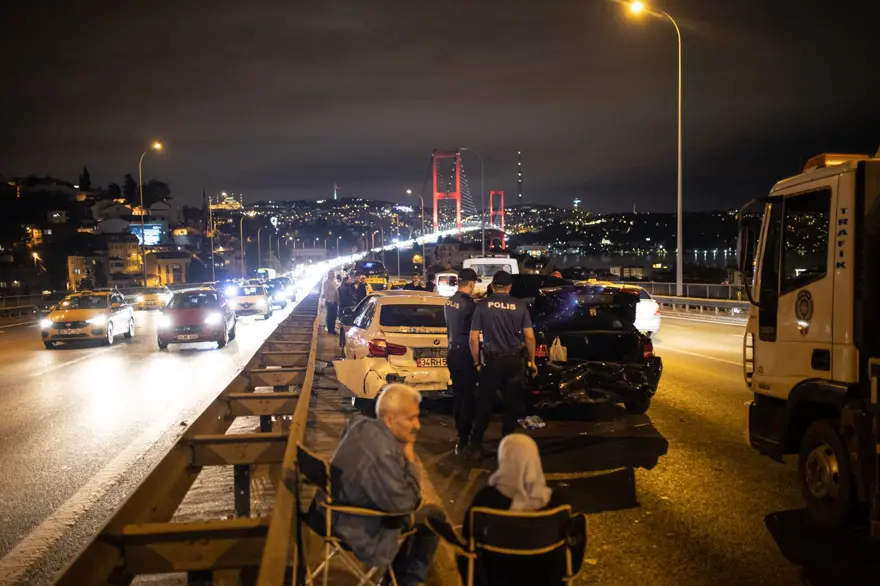 15 Temmuz Şehitler Köprüsü'nde zincirleme kaza: 7 araç birbirine girdi 3