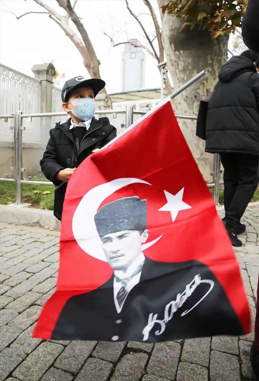 Vatandaşlar, Dolmabahçe Sarayı'nda Atatürk'ü andı 4