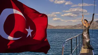 Alessandra Ambrosio'dan Türk bayraklı pozlar