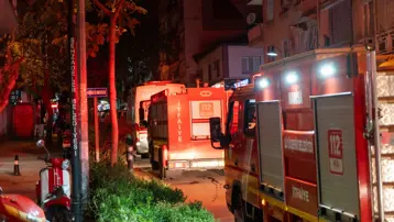 Eşine kızdı, evini ateşe verdi