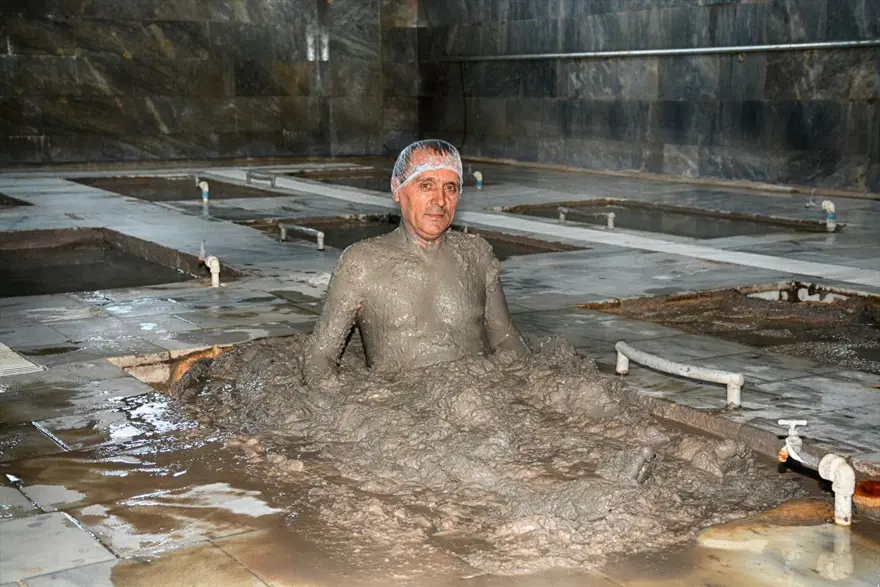 2 bin yıllık Hüdai Kaplıcaları bol mineralli suyuyla turistlerin ilgi odağı oldu 5