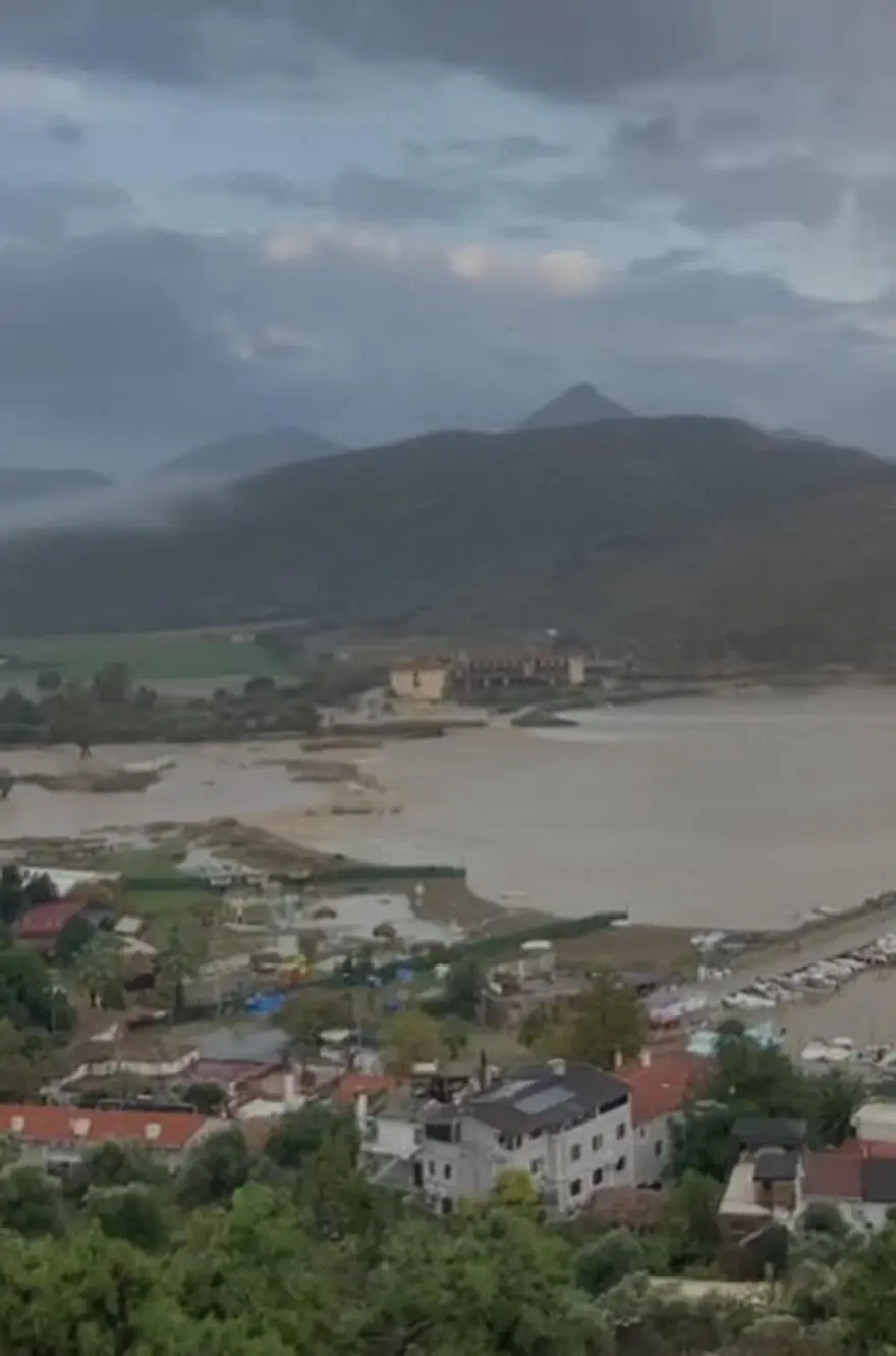 40 saattir su verilmiyor: İlçedeki çeşmelere gidiyorlar 3 40 saattir su verilmiyor: İlçedeki çeşmelere gidiyorlar 3