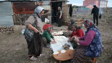 Kürül hazırlamak için toplandılar: Kışın sofralarda, imece usulü yaşatıyor