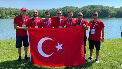 Genç kanoculardan tarihi madalya