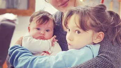 Meryem Uzerli ve kızları