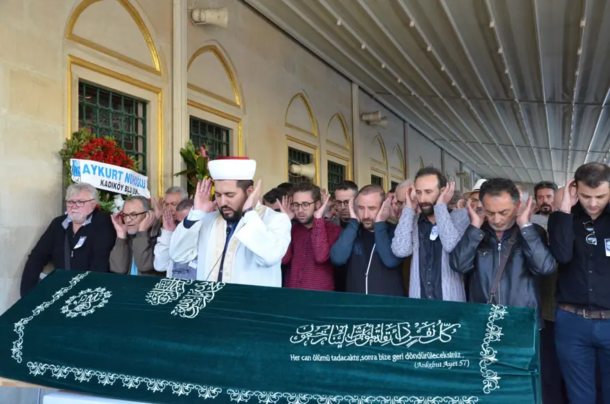 Ünlü oyuncu Yıldırım Öcek son yolculuğuna uğurlandı 