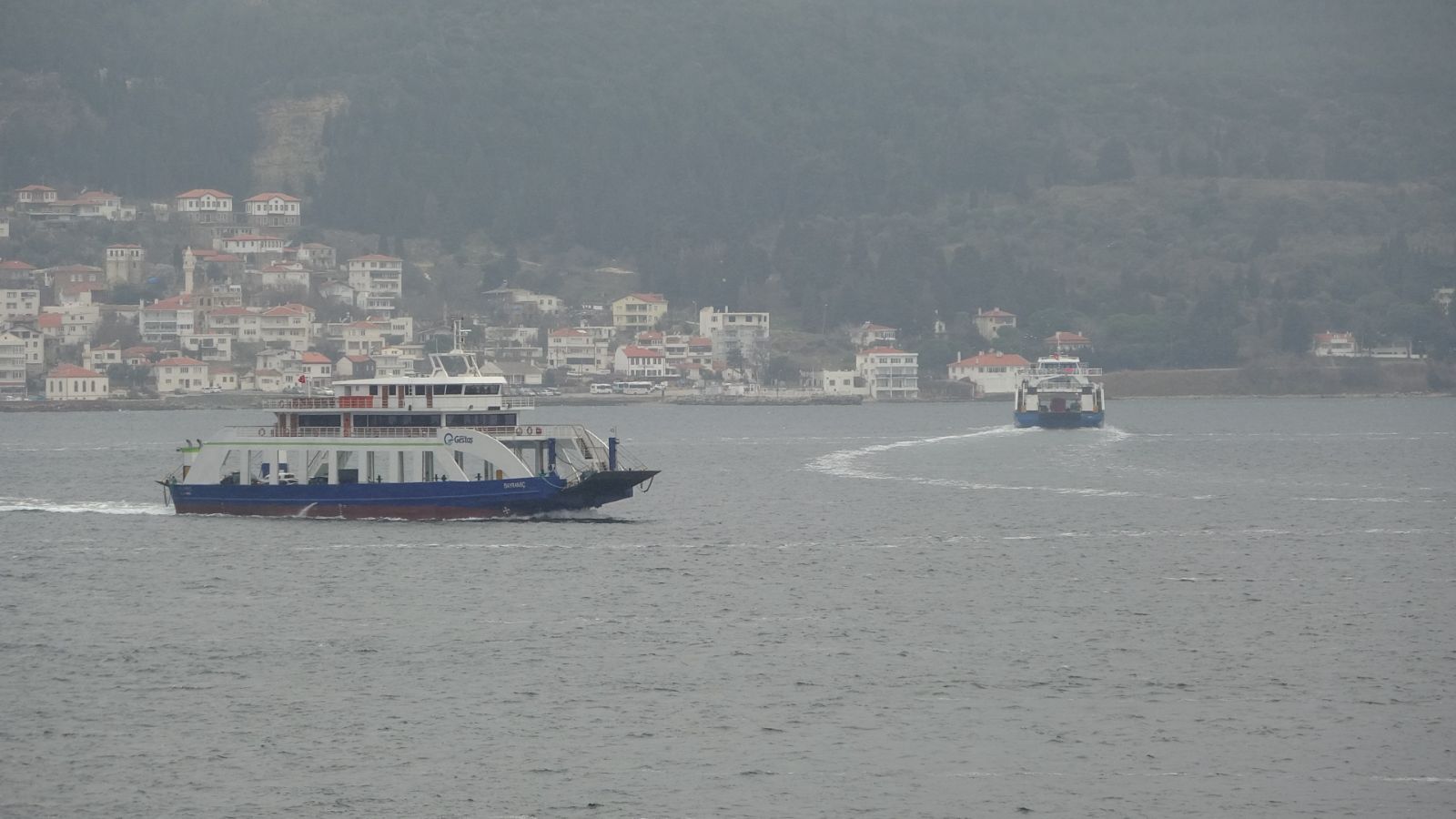 Gökçeada'ya tüm feribot seferleri iptal edildi