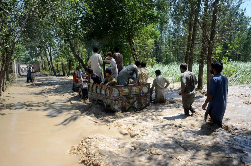 Pakistan'da sel felaketi: Can kaybı bini aştı 15