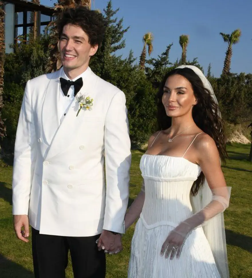 Eşi Cedi Osman ile Yunanistan'a taşındı: İşte Ebru Şahin'in yeni evinin manzarası 1