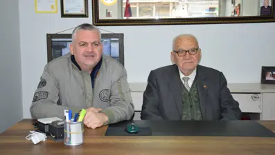 Manisa'da 56 yıllık muhtarın koltuğuna torunu talip