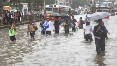 Hindistan ve Nepal'de şiddetli yağış: 100'den fazla kişi öldü