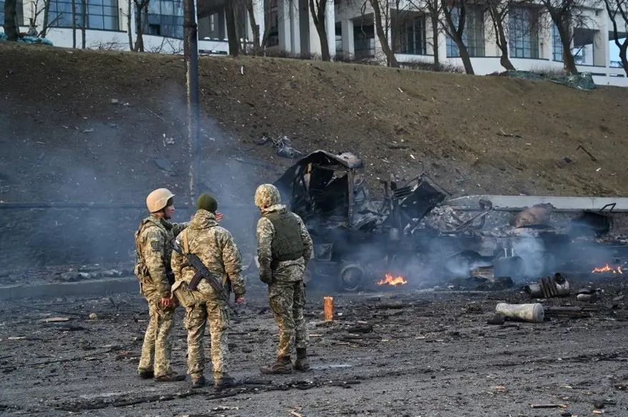 Rusya'nın saldırısının 3. gününde Ukrayna'dan fotoğraflar 10