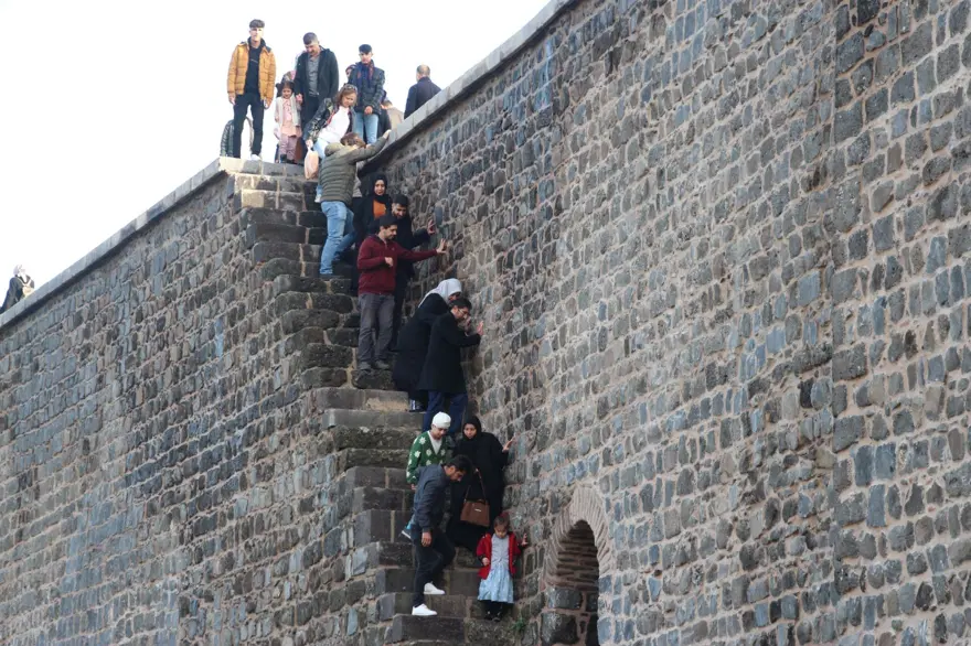 Surlarda tehlikeli selfie 11 Surlarda tehlikeli selfie 11