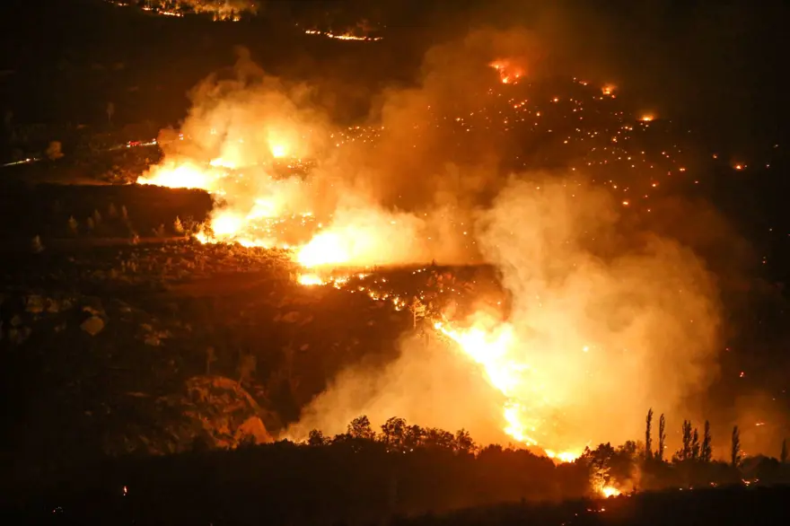 Mersin'deki orman yangını: 4 mahallede 373 ev boşaltıldı 6