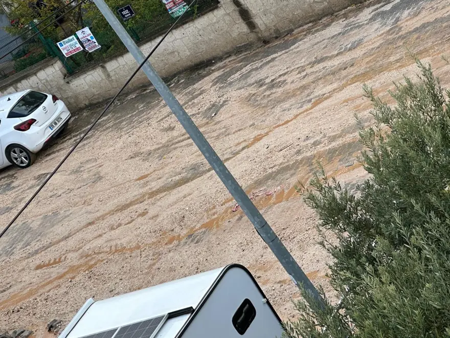 Çeşme'de sokaklar göle döndü 9