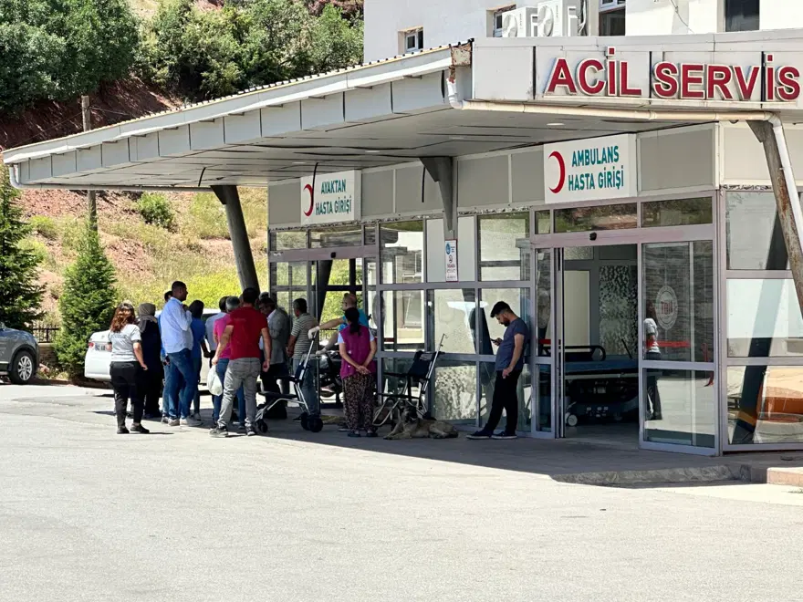 İtfaiye aracı şarampole yuvarlandı: Yaralılar var 2 İtfaiye aracı şarampole yuvarlandı: Yaralılar var 2
