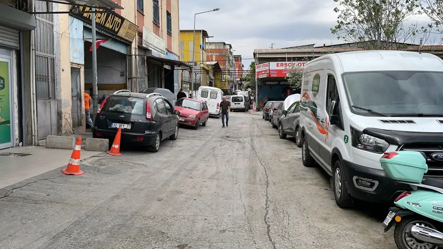 İzmir’de yol verme kavgası: Kardeşi bıçakladı,ağabeyi ateş etti 3 İzmir’de yol verme kavgası: Kardeşi bıçakladı,ağabeyi ateş etti 3