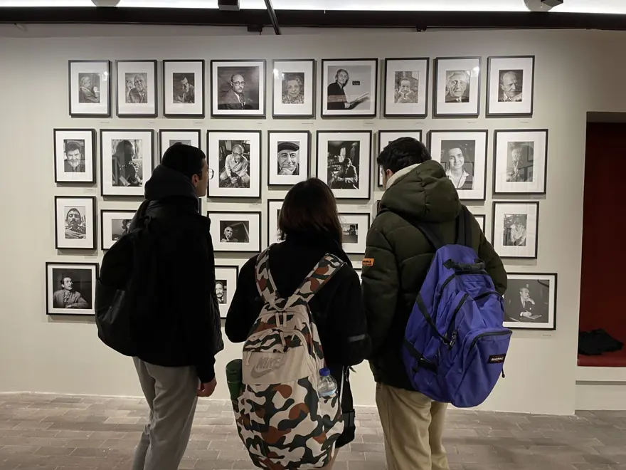 Ara Güler arşivinden edebiyatçı portreleri sergisi Bir Avuç Güzel İnsan sanatseverle buluştu 