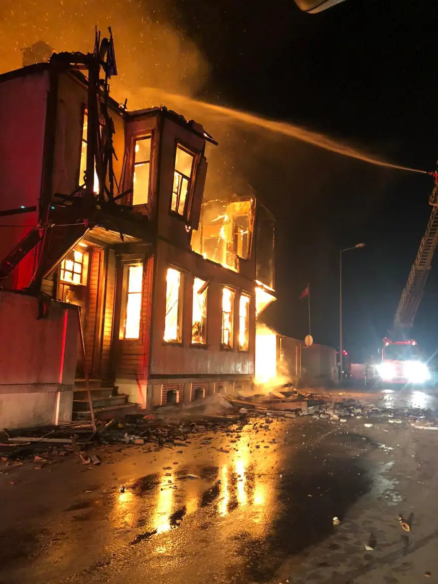 Edirne'de tarihi müftülük binasında yangın 