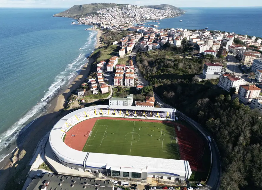 Türkiye'nin denize en yakın stadı: Sahile sadece 100 metre! 1 Türkiye'nin denize en yakın stadı: Sahile sadece 100 metre! 1