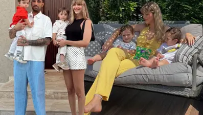 Yasemin Şefkatli'den ikiz oğullarıyla yeni kare: Kirlenmek iyidir