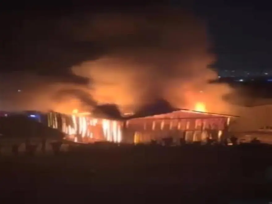 Bursa'da yanan fabrikan hurda yığınına döndü 