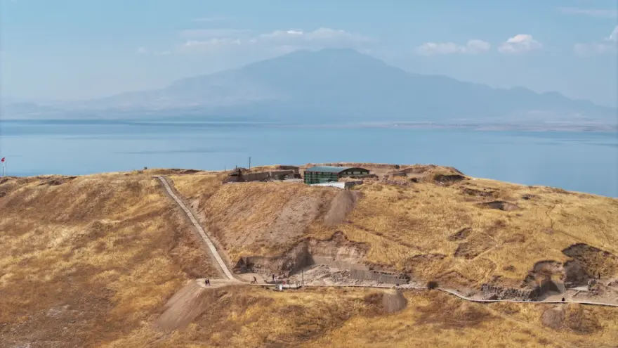 Van Gölü kıyısında ihtişamlı bir kale yükseliyor: Ayanis Kalesi adeta yeniden inşa ediliyor! 5
