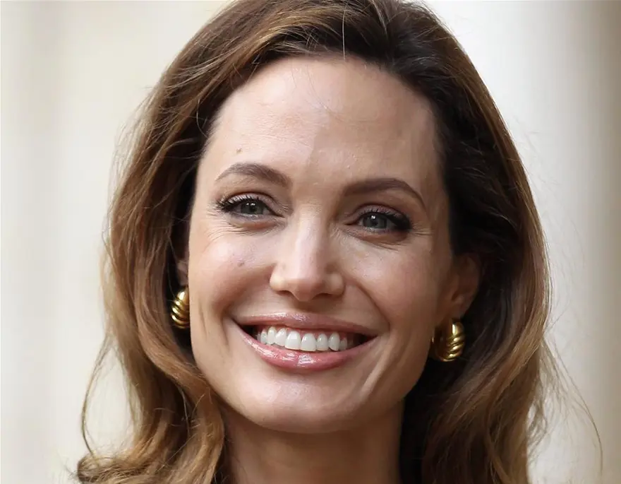 Jolie: Beni hayata bağlıyorlar 21 Jolie: Beni hayata bağlıyorlar 21