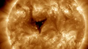 Güneş'te 20 dünya büyüklüğünde delik tespit edildi