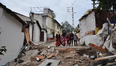 Temel kazısı heyelana neden oldu | Bir mahalle korku içindeyaşıyor