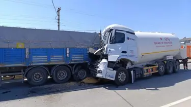 LPG tankeri, arıza yapan TIR'a çarptı: 1 ölü