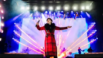 Malatya'da sahneye çıkan Aydilge'den Filistin'e destek