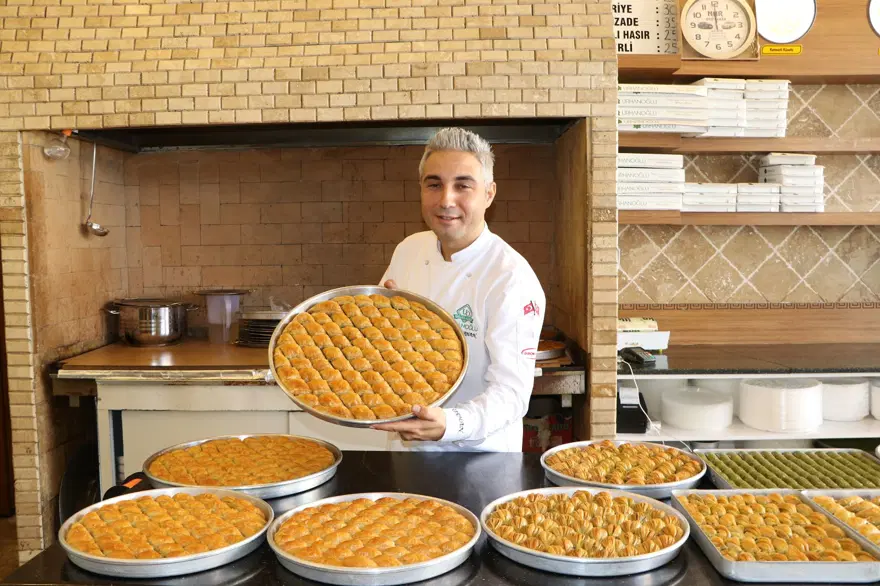 Gaziantepli baklavacılardan Türk çıktığını açıklayan şarkıcı Halsey'e davet 2