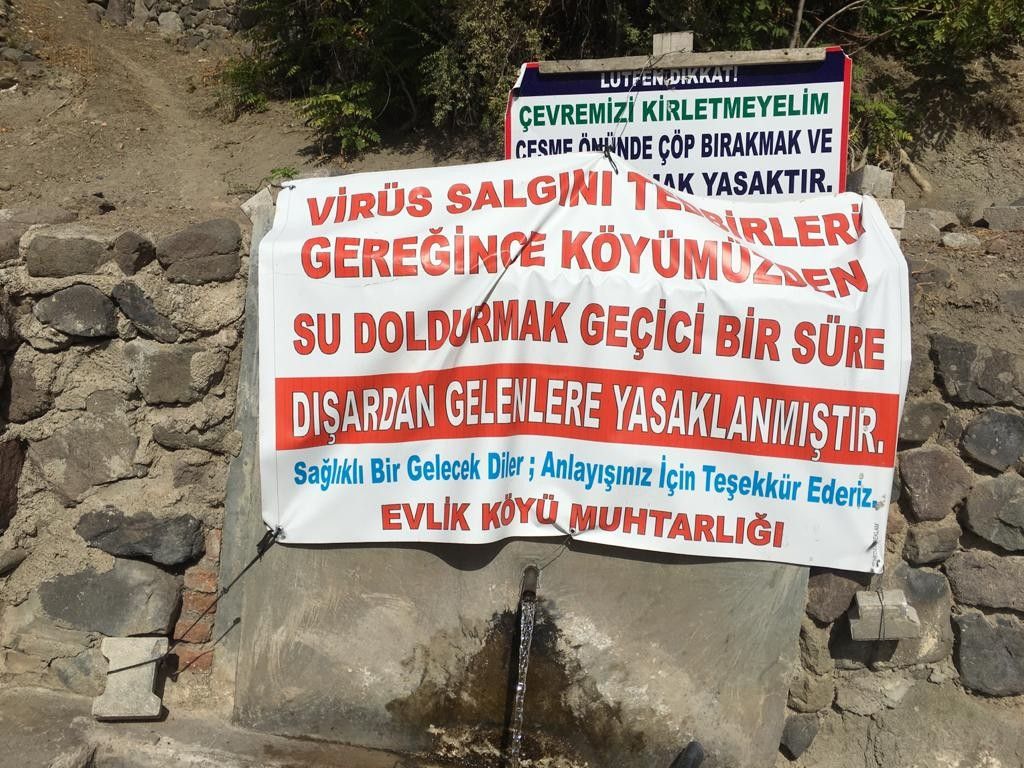 Muhtar köy çeşmesinden su doldurmayı yasakladı!