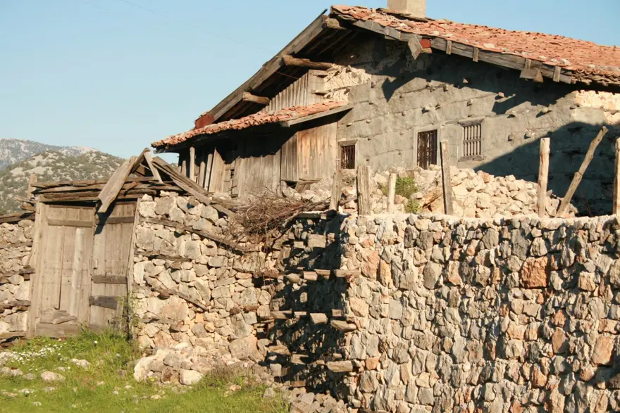 Koruma altındaki tarihi düğmeli evler tek tek yok oluyor 17