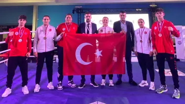Genç milli boksörlerden Çekya'da 6 madalya