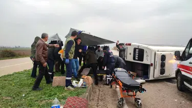 Adana'da yolcu minibüsü devrildi: Yaralılar var
