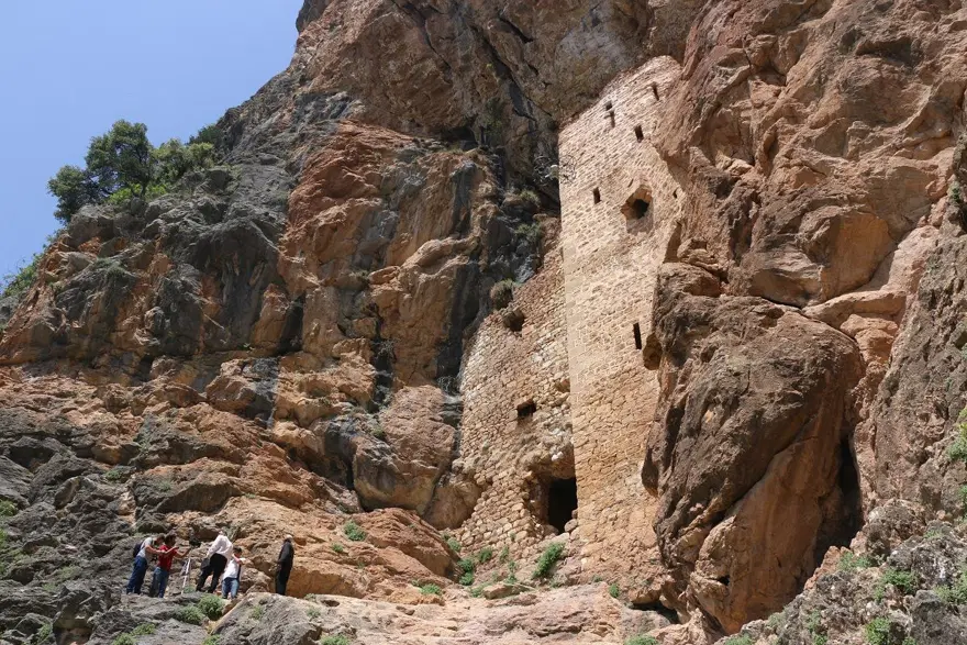 Torosların Sümelası olarak tabir edilen Sin Manastırı, keşfedilmeyi bekliyor 