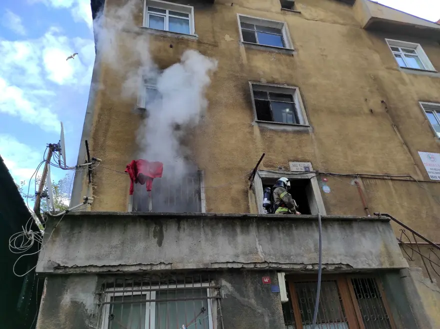 "VATANDAŞLAR İTFAİYE ARAÇLARININ GEÇİŞİNİ ENGELLEYECEK ŞEKİLDE PARK YAPMAMALI" 6