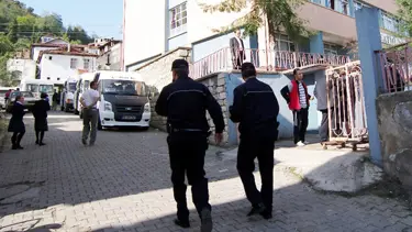 Bahçesinden kovuldukları okulu bastılar