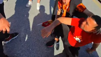 Kadıköy’de Galatasaraylı taraftara silahlı saldırı