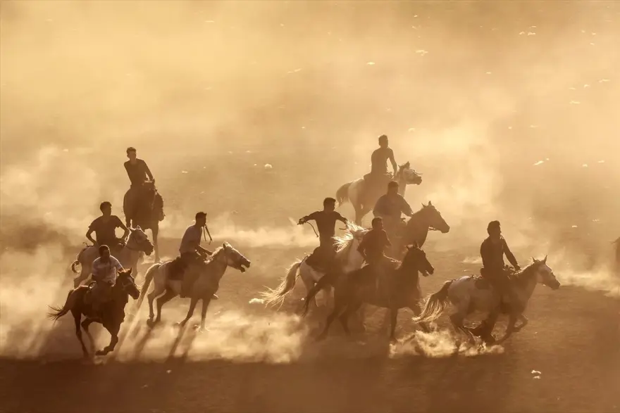 kırgız türkleri, buzkaşı, kökbörü oyunu, oğlak postu kapmaca, ulupamir, erciş 4
