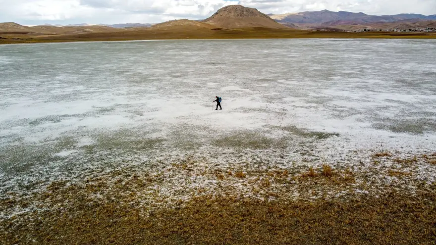 Van'daki Tuz Gölü kuraklık ve aşırı buharlaşma nedeniyle yeniden kurudu 3