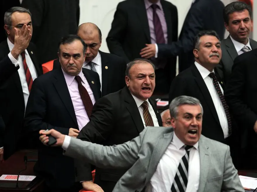 Meclis'te gergin oturum 11